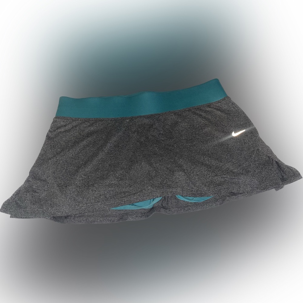 Nike Athletic Skirt with shorts (Skort) Medium